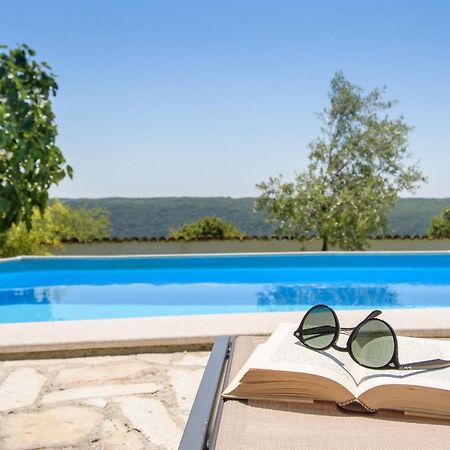 Villa C'Est La Vie Buje Exterior foto