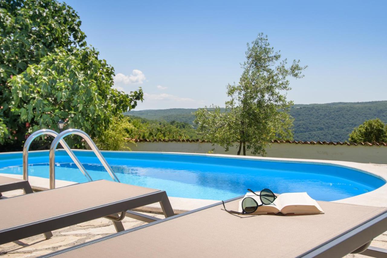 Villa C'Est La Vie Buje Exterior foto