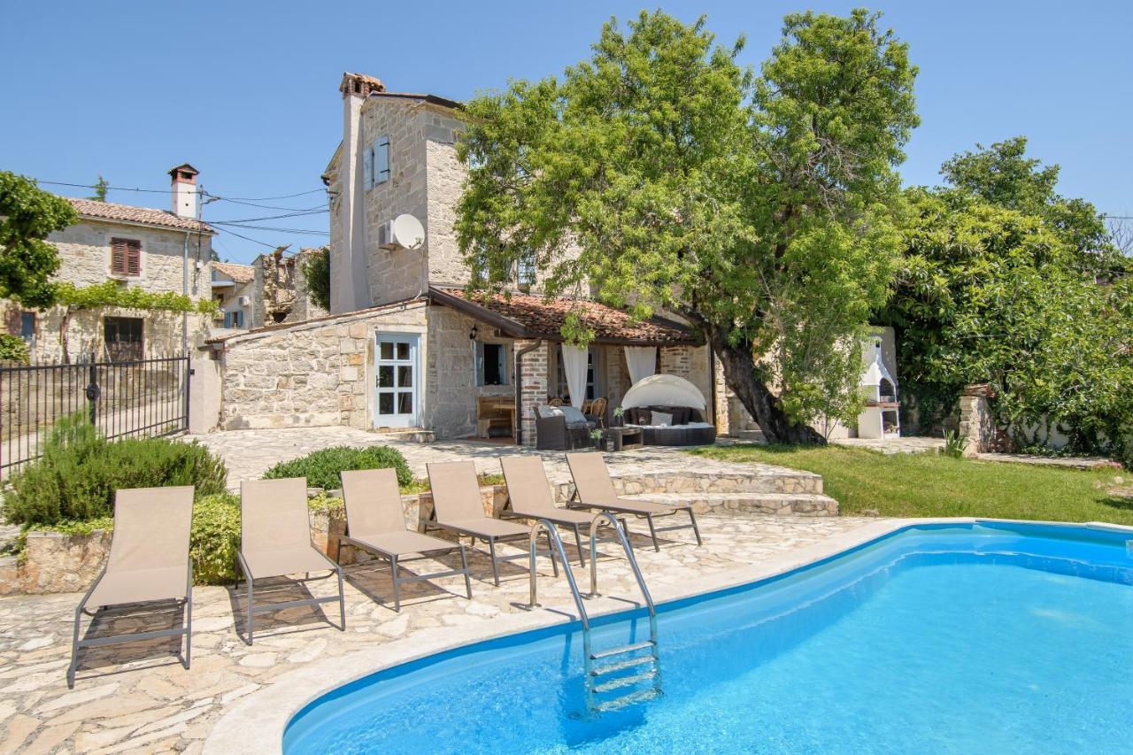 Villa C'Est La Vie Buje Exterior foto