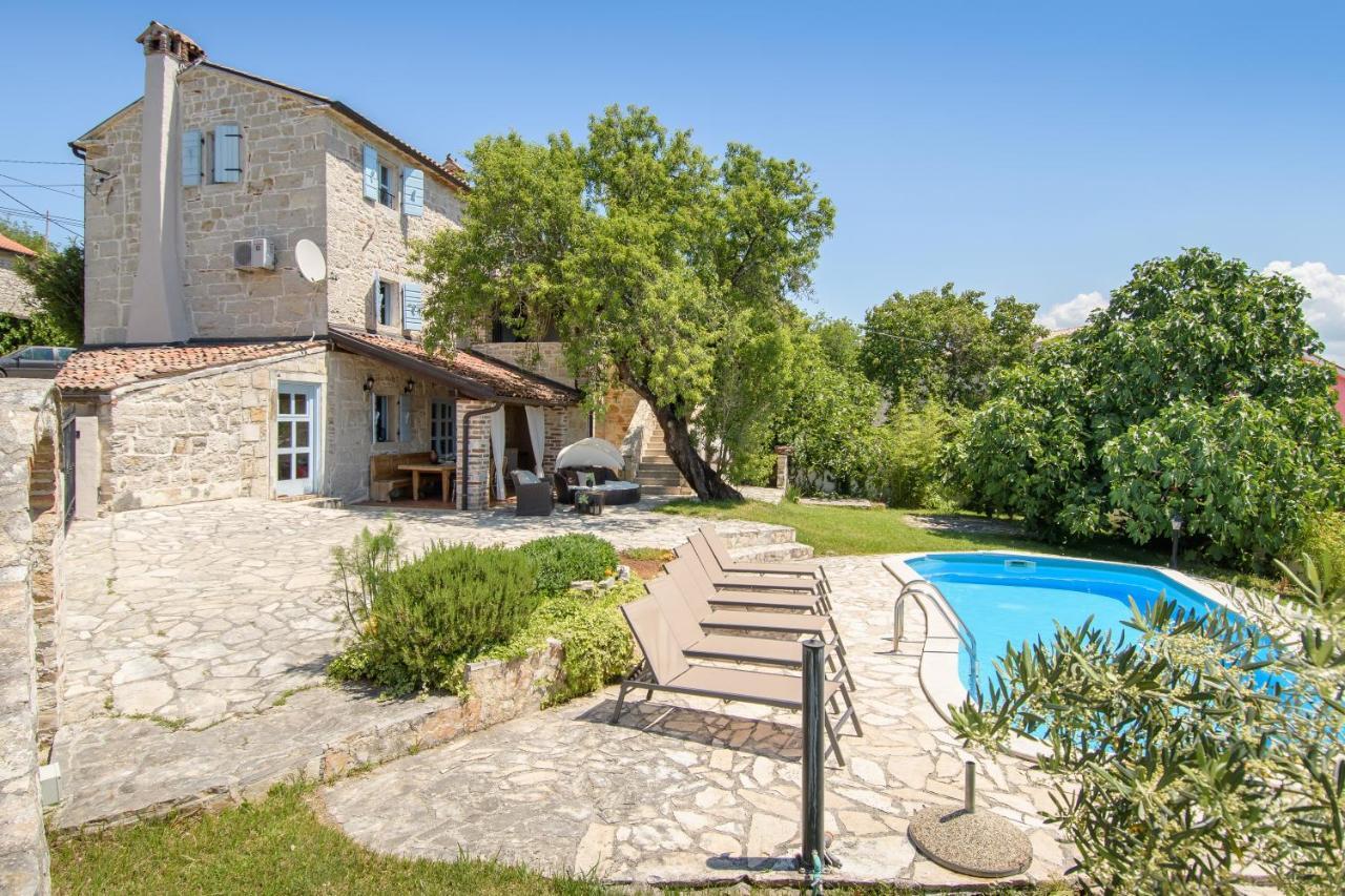 Villa C'Est La Vie Buje Exterior foto