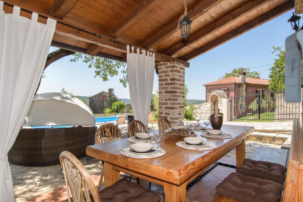 Villa C'Est La Vie Buje Exterior foto