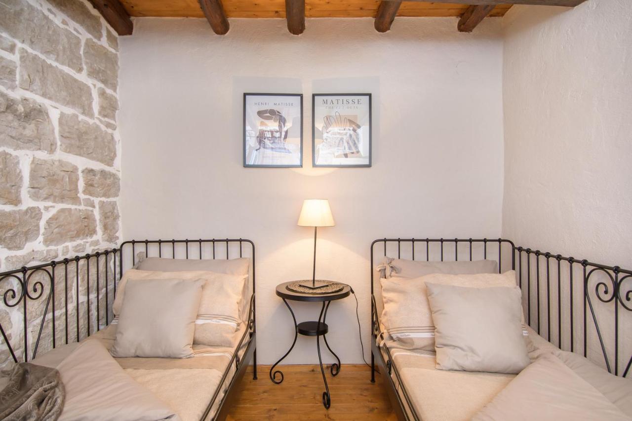 Villa C'Est La Vie Buje Exterior foto