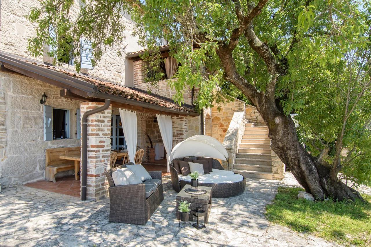 Villa C'Est La Vie Buje Exterior foto