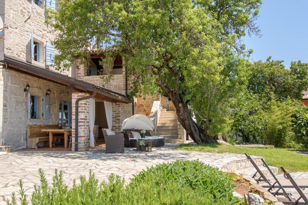 Villa C'Est La Vie Buje Exterior foto